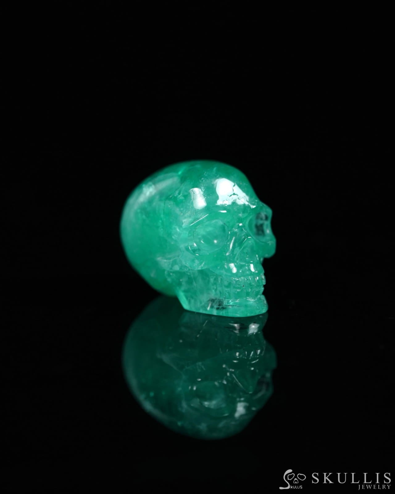 0.7’’ Emerald Carved Gem Skull Skullis Realistic - 9500367 Tiny Gemstone Skull