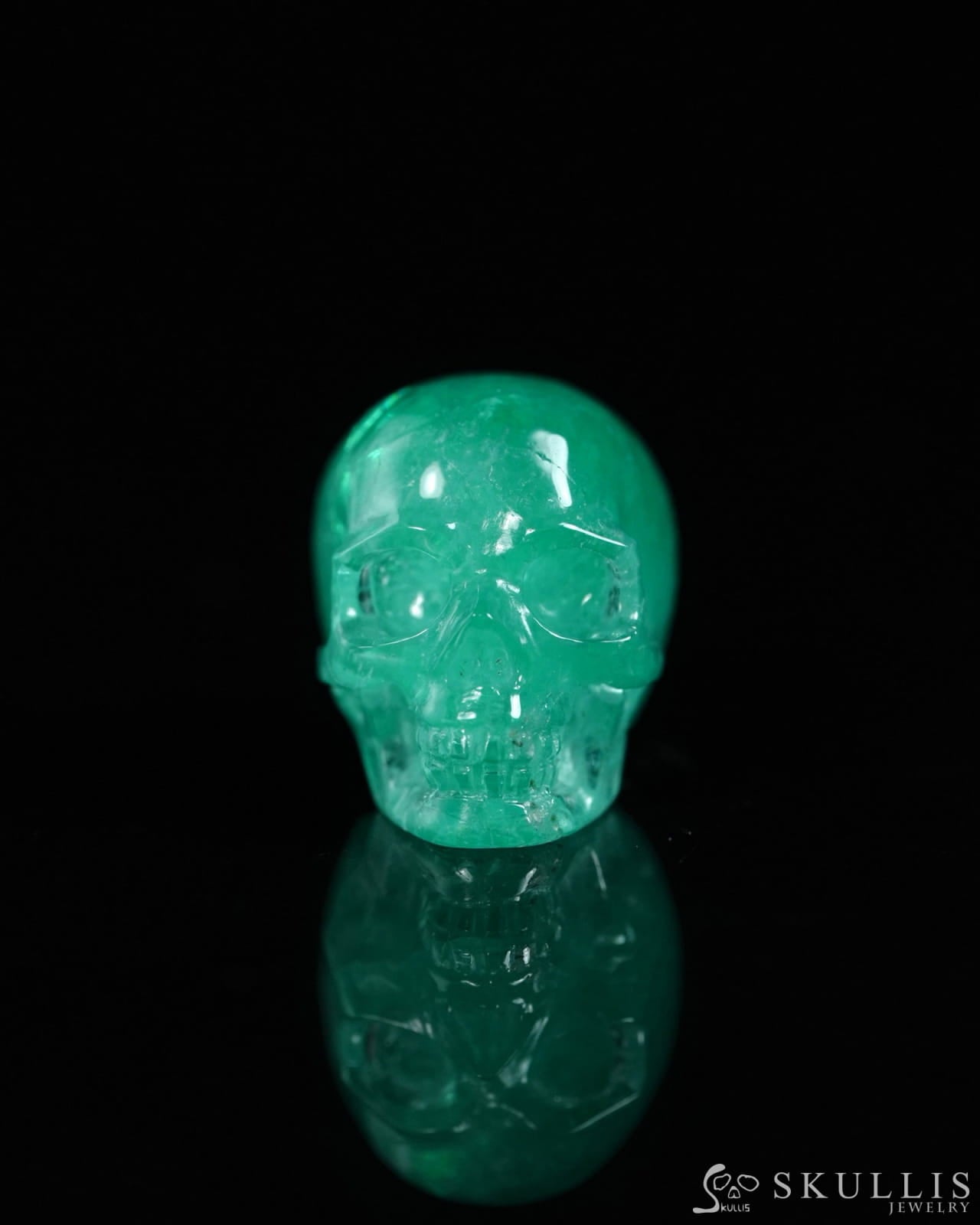 0.7’’ Emerald Carved Gem Skull Skullis Realistic - 9500367 Tiny Gemstone Skull