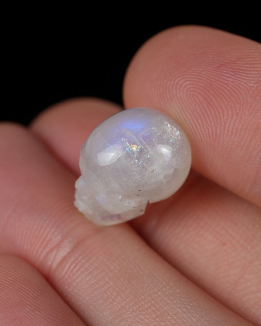 Flash 0.6" Moonstone Carved Gem Skull, Skullis Realistic - 9900593