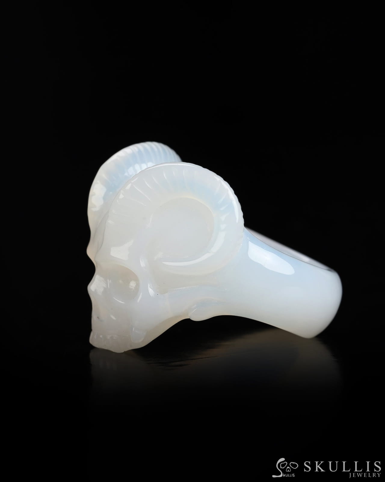 Gem Skull Ring of Agate Carved Beast Skull US size 12 - 9800245 Skull Rings